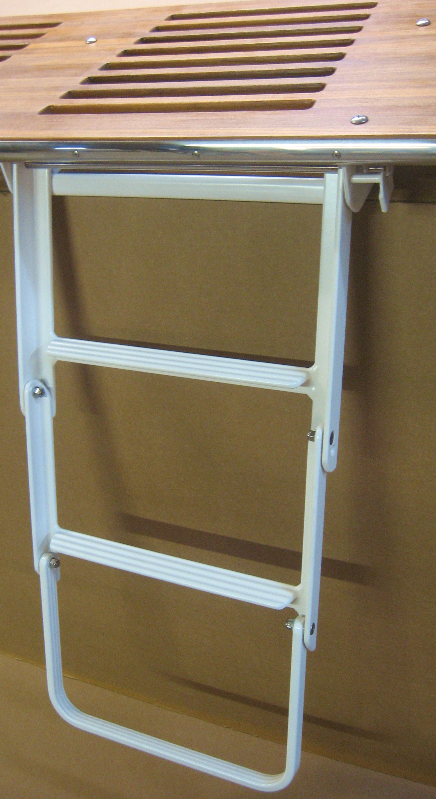 Folding-Undermount-Ladder